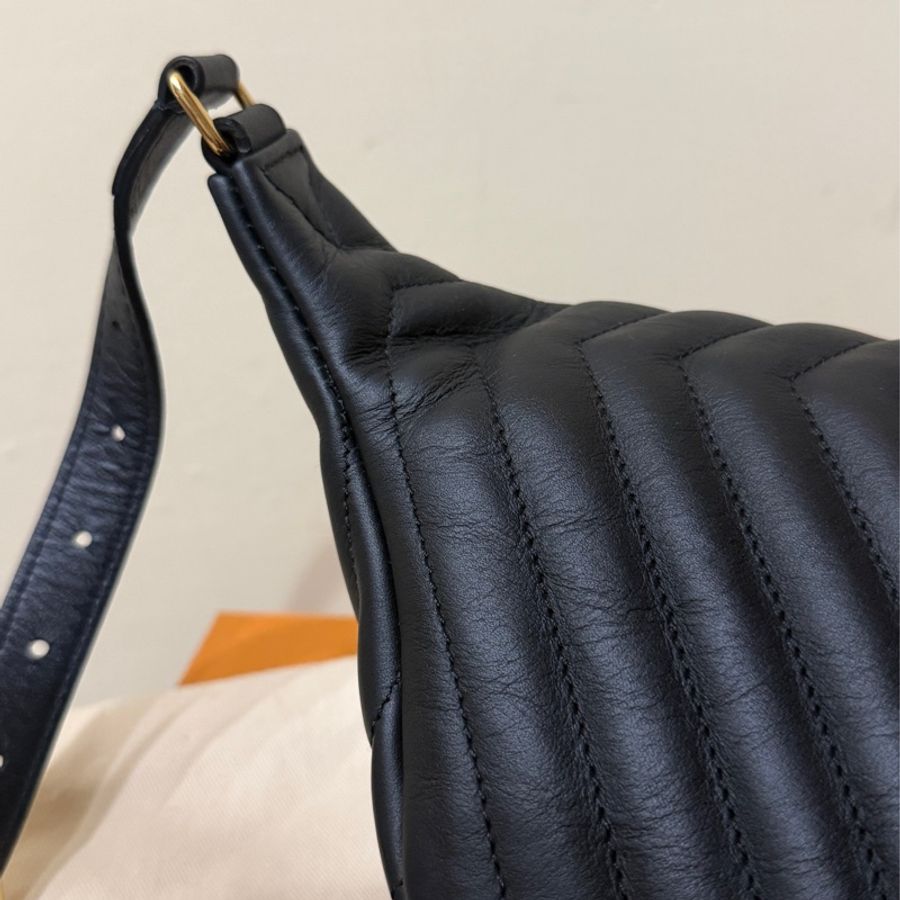 Louis Vuitton LV New Wave 小牛皮 金釦一字拉腰包 全新 M53750-4