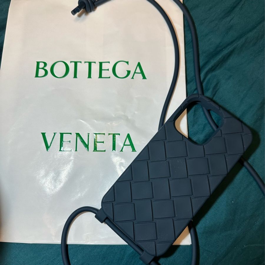 BOTTEGA VENETA IPhone13 PRO可揹式矽膠手機殼-0