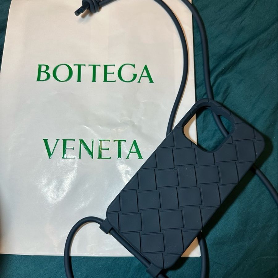 BOTTEGA VENETA IPhone13 PRO可揹式矽膠手機殼-5