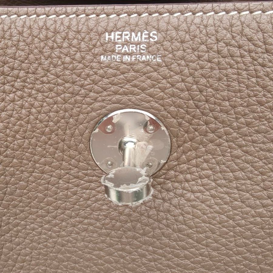 HERMES Lindy3018大象灰TC皮X刻銀扣肩背包-4