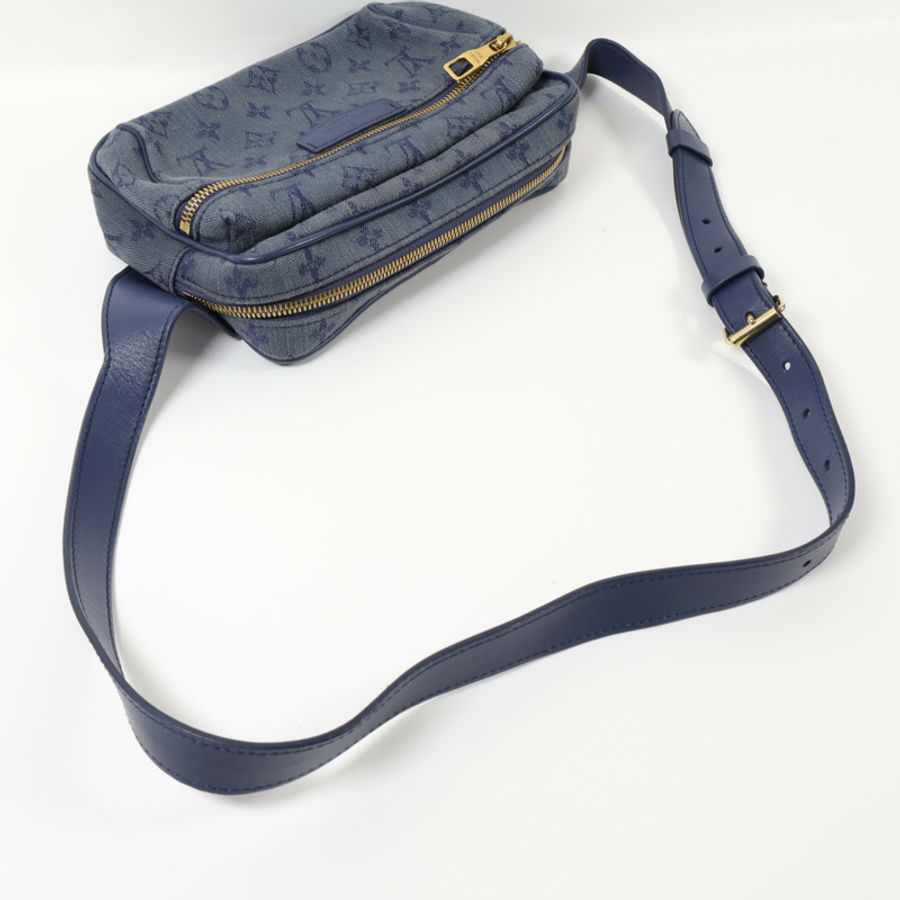 LOUIS VUITTON Monogram Denim Outdoor Bumbag金扣肩背袋-4