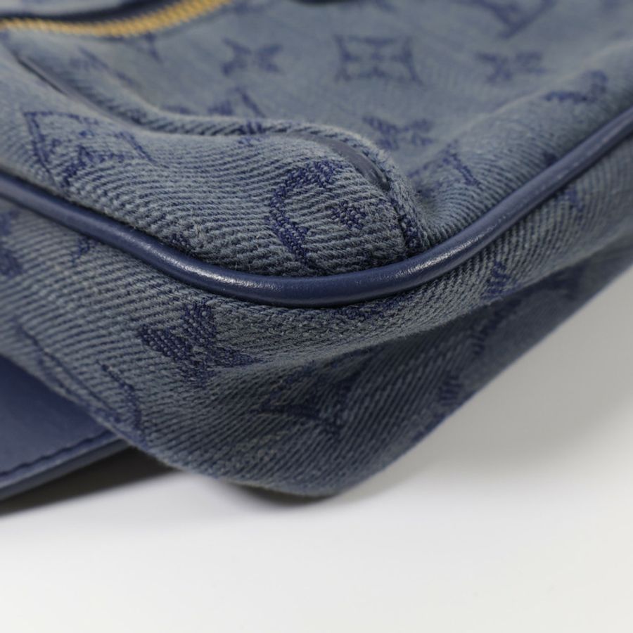 LOUIS VUITTON Monogram Denim Outdoor Bumbag金扣肩背袋-5