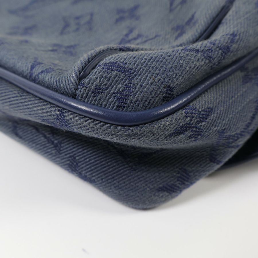 LOUIS VUITTON Monogram Denim Outdoor Bumbag金扣肩背袋-6