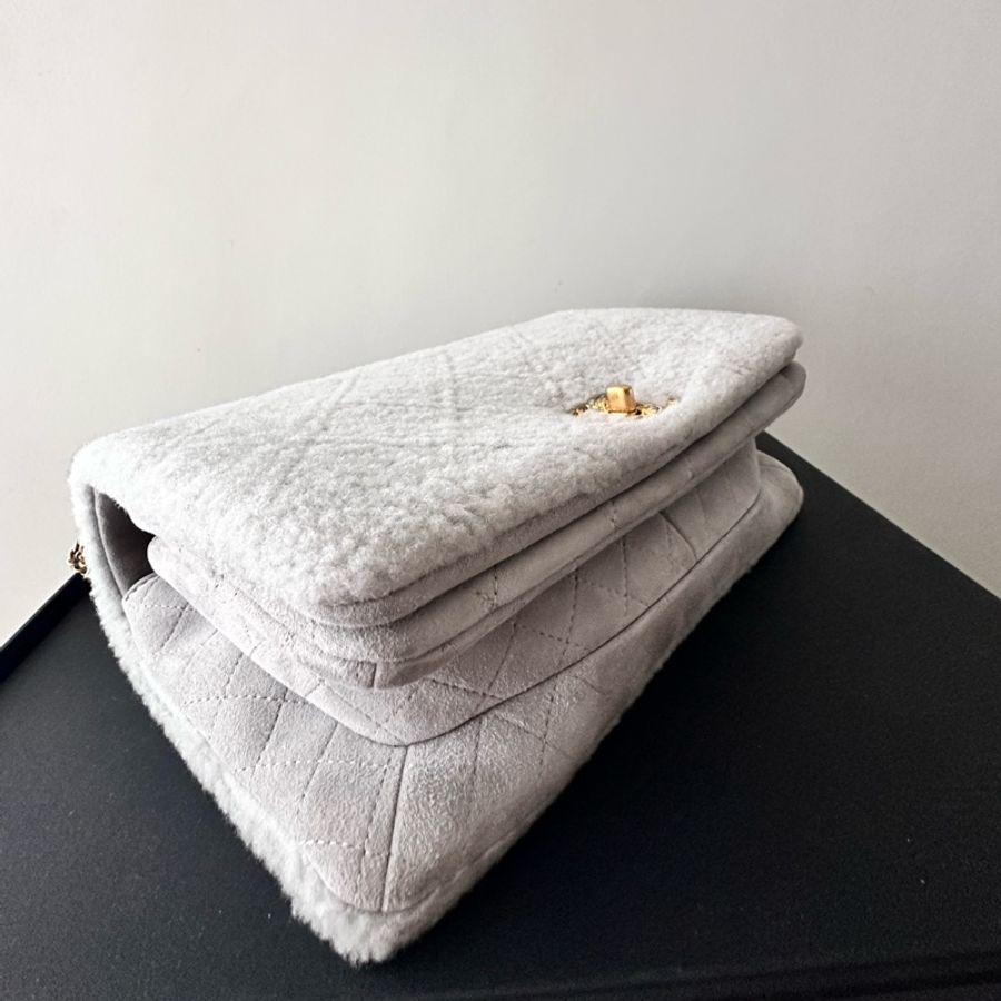 Chanel 小羊皮毛毛 灰色 口蓋包 肩背包 芯片-12