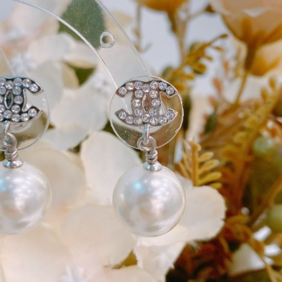 TW4594 Chanel 香奈兒 閃鑽 珍珠 優雅 氣質 銀飾 Mini CC With Pearl Earrings Crystal/Pearl x PHW-5