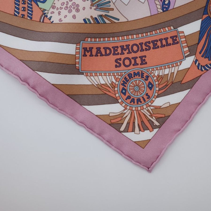 (收藏品❤️)Hermès愛馬仕 x Zoé Pauwels Mademoiselle Soie 粉色 癡迷無限 Pocket Square 手帕方巾-8