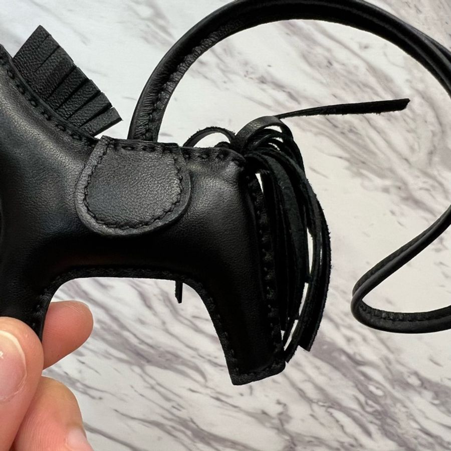 Hermes 89Noir黑色Agneau Milo皮So Black Rodeo PM小馬兒吊飾-5