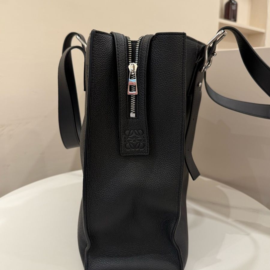 Loewe Buckle Zip 黑色軟粒面小牛皮托特-2