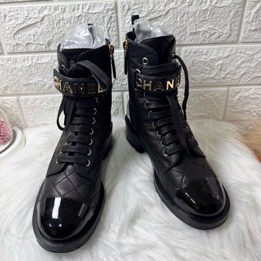 Chanel 黑色菱格紋羊皮靴-16