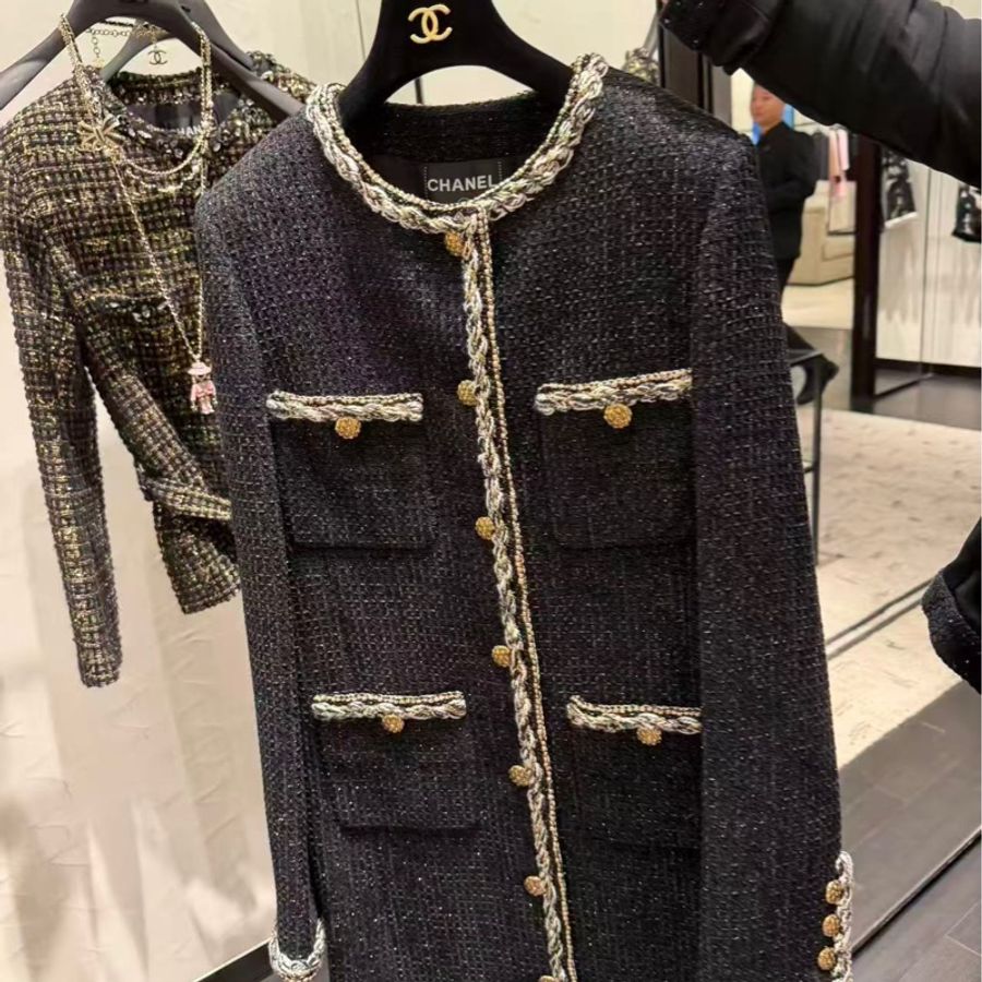 🔥新到:全🆕 Chane/香奈兒 25K秋冬新款黑色小香風外套 經典粗花尼 金色鏈條設計,尺寸:38碼-0