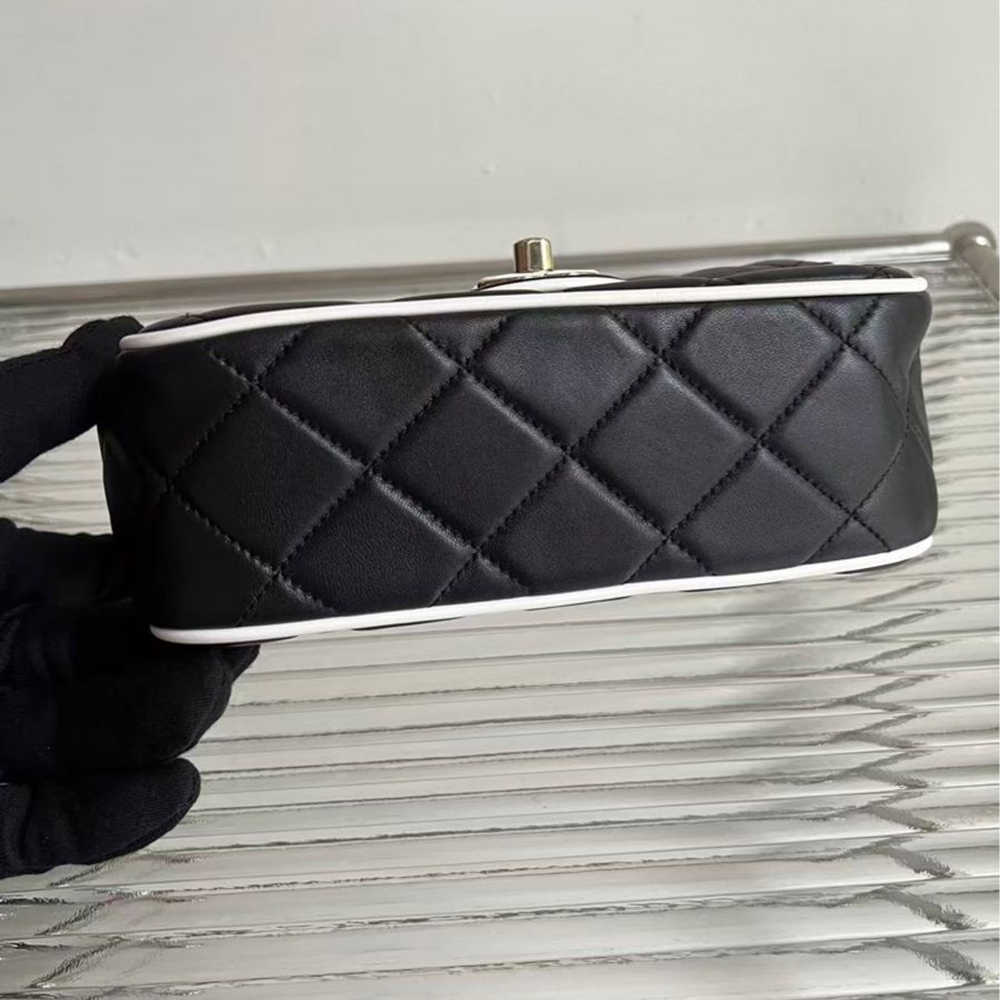Chanel/香奈兒25P新款黑白熊貓方胖子鏈條包,黑色羊皮配白色包邊,金色鏈條搭配雙C扣,尺寸:19.5*13.5*7cm-8