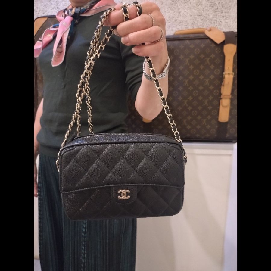 Chanel 金鍊黒荔枝皮小相機斜背包-1