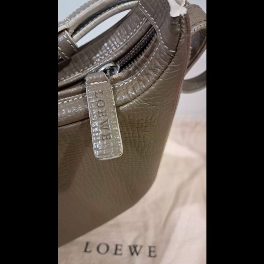 Loewe稀有皮革復古肩背腋下包-4