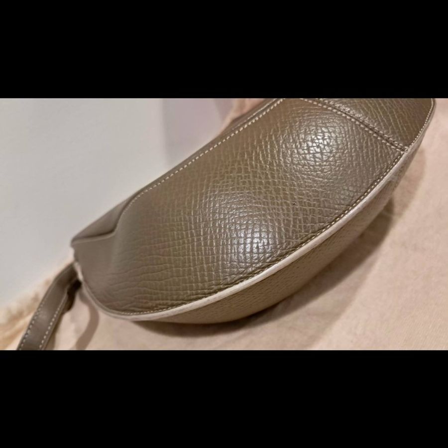 Loewe稀有皮革復古肩背腋下包-9