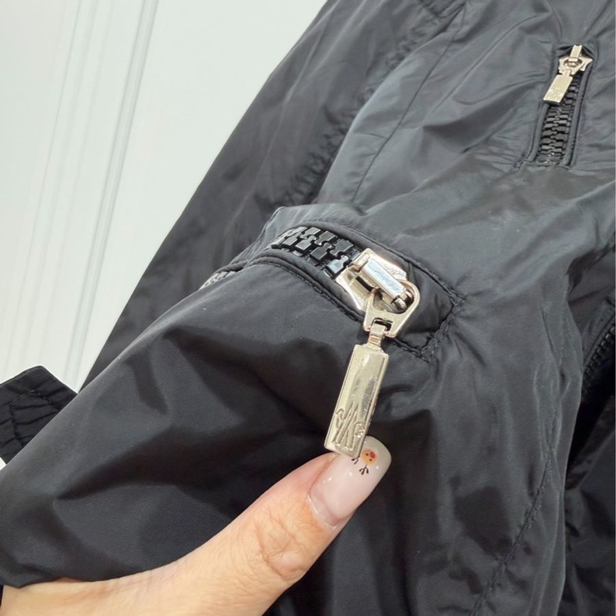 moncler 黑色 立領 輕羽絨 短版羽絨 羽絨外套 夾克 短外套 風衣外套 防風外套 飛行外套-9