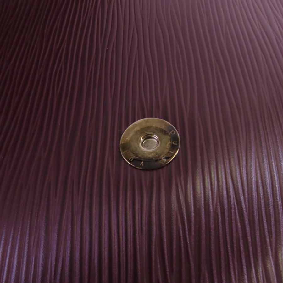 LOUIS VUITTON Epi Saint Cloud金扣肩背袋-16
