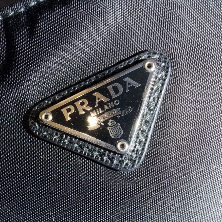 Prada Re-Edition 2005 經典黑色-3