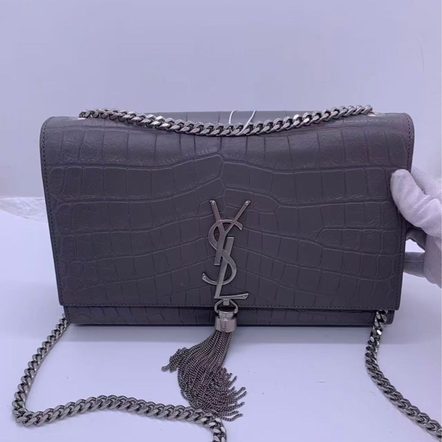 二手SAINT LAURENT PARIS Kate灰色鰐魚壓紋 牛皮中號流蘇包銀標,打開翻蓋兩側有輕微開裂,不影響使用美觀-0