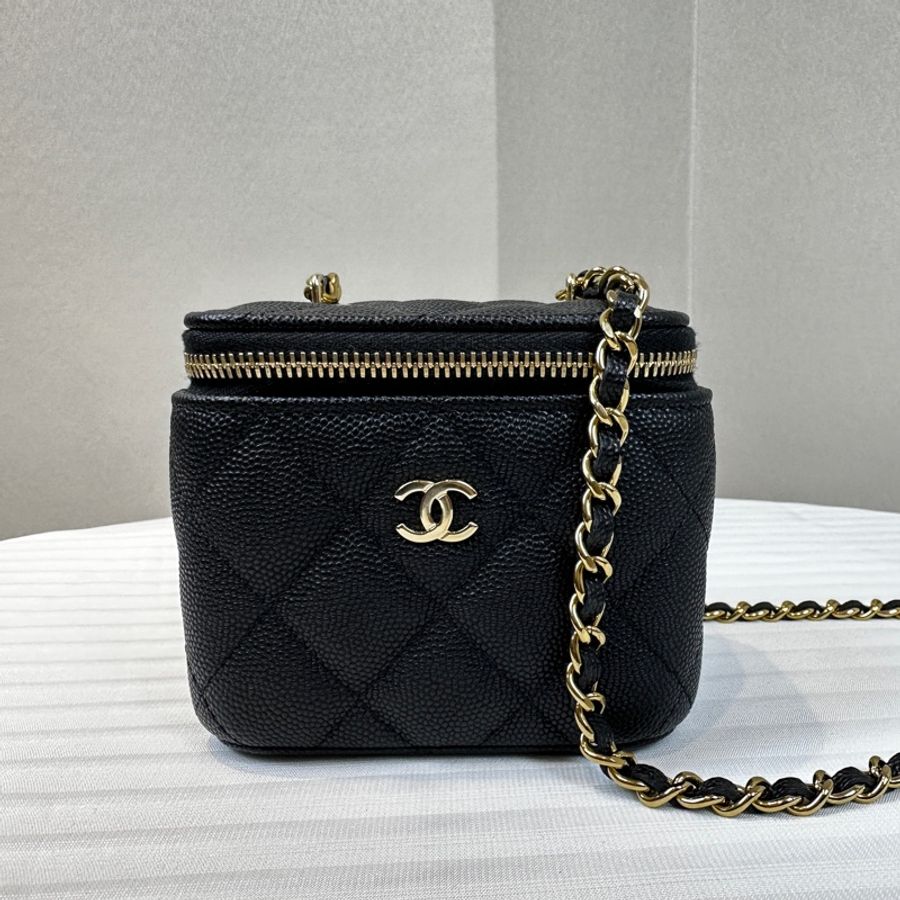 香奈兒/Chanel Small Vanity with Chain 經典小型金扣鍊帶盒子包化妝包斜背包 亮面粒紋小牛皮-0