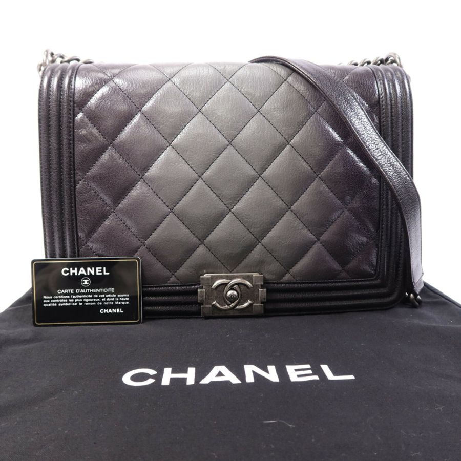 CHANEL 牛皮皮革Boy 30銀扣鏈帶肩背袋-9