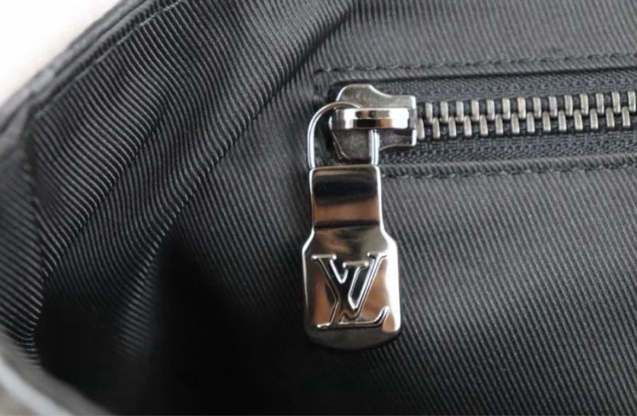 「JL精品代購」98新 LV Voyager黑花郵差包 ic 芯片款-11