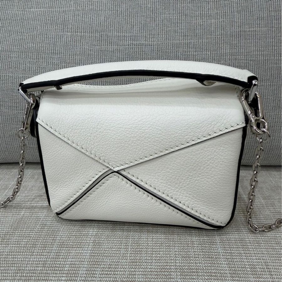 Loewe Puzzlen超迷你nano皮革斜背包 奶白色-6