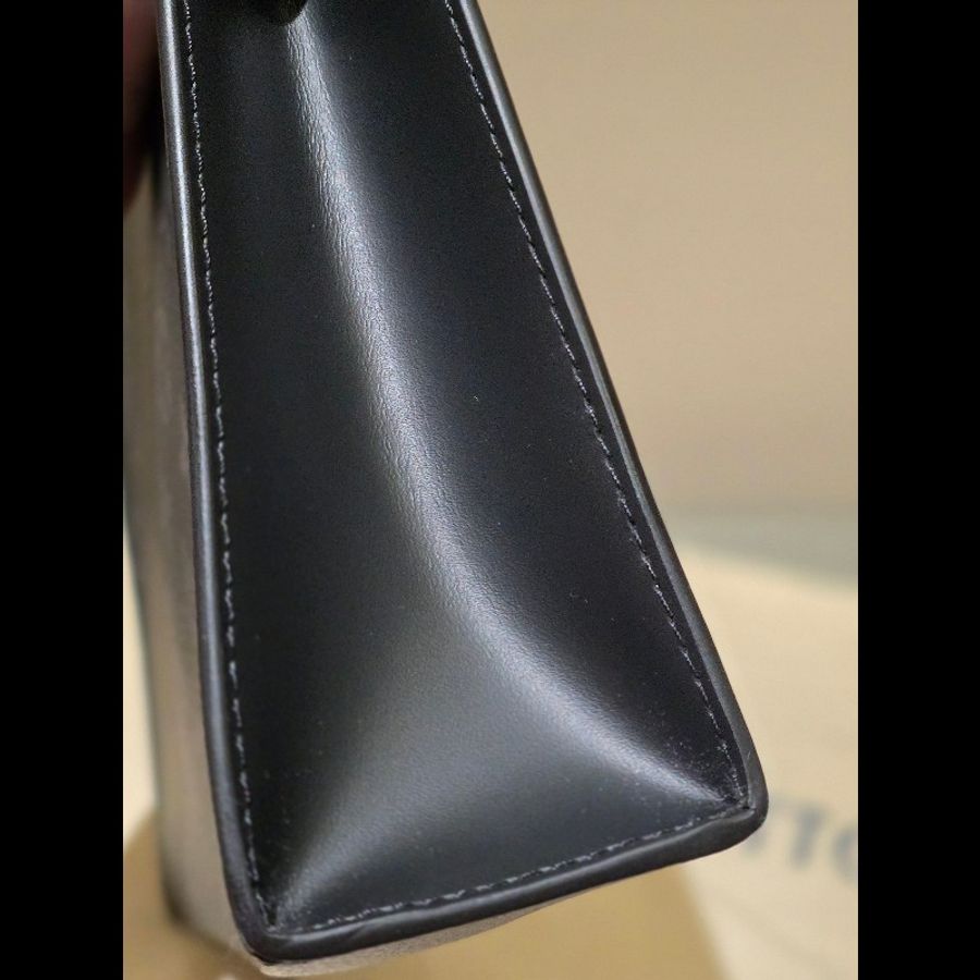 (98.9新) 離櫃收藏品 LV M61692 黑色老花帆布牛皮男士一字銀扣拉鍊手拿包 收納包-3