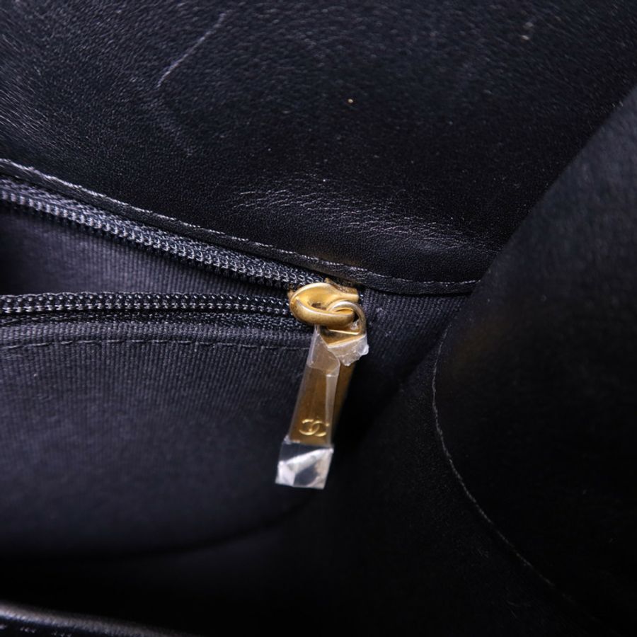 CHANEL 牛皮皮革24S Hobo金扣鏈帶肩背袋-10