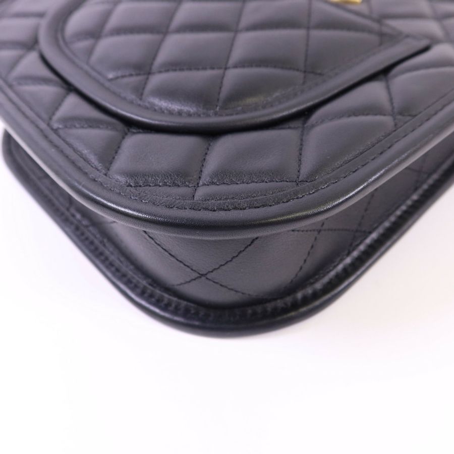 CHANEL 牛皮皮革24S Hobo金扣鏈帶肩背袋-13