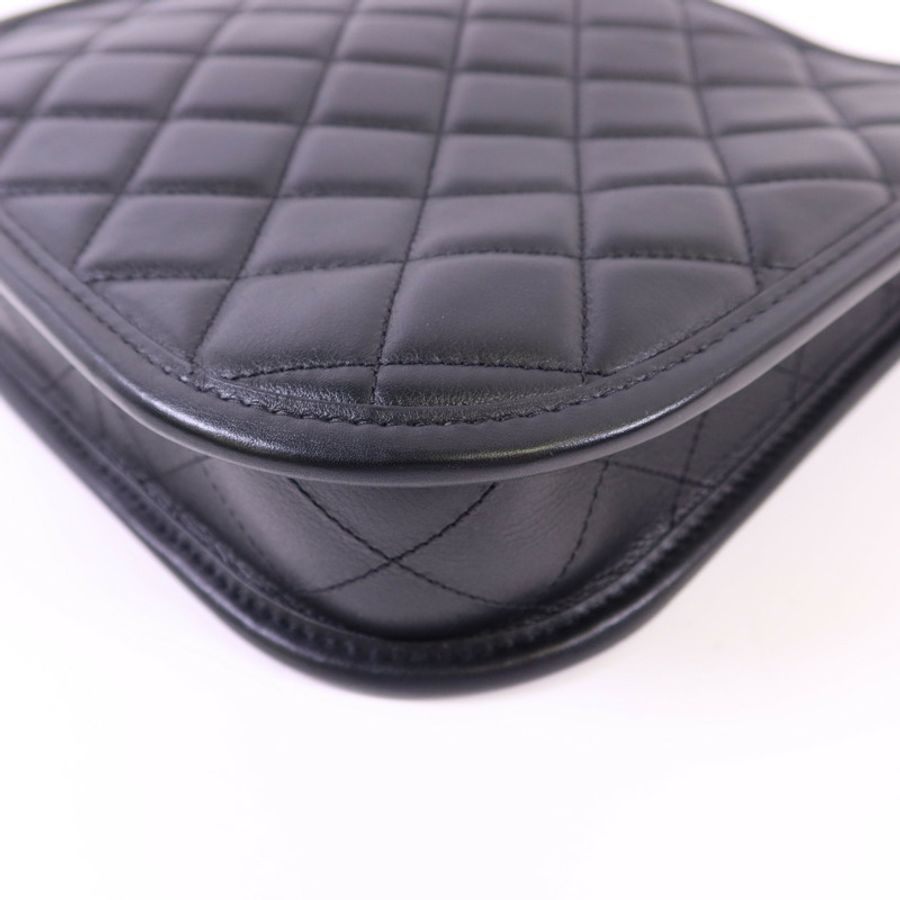 CHANEL 牛皮皮革24S Hobo金扣鏈帶肩背袋-15