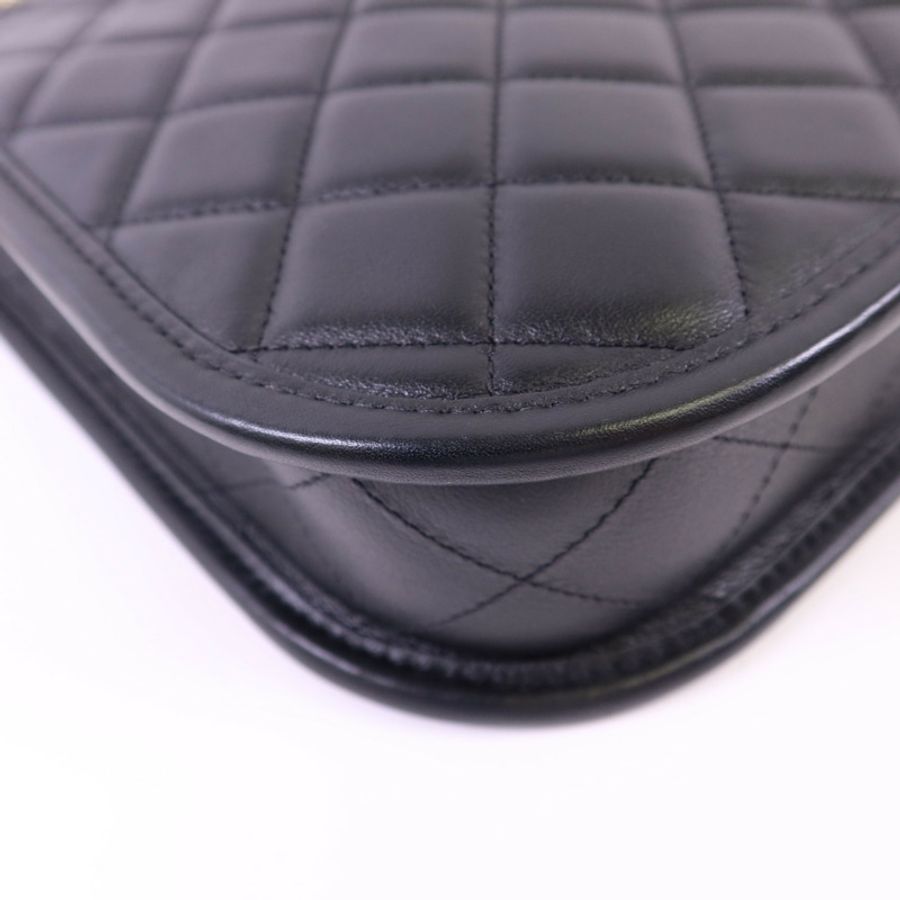 CHANEL 牛皮皮革24S Hobo金扣鏈帶肩背袋-16