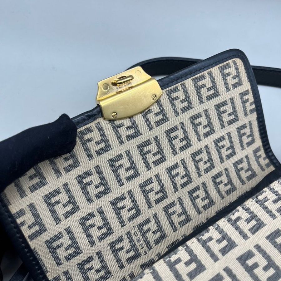 🏷Fendi 飛碟包-8