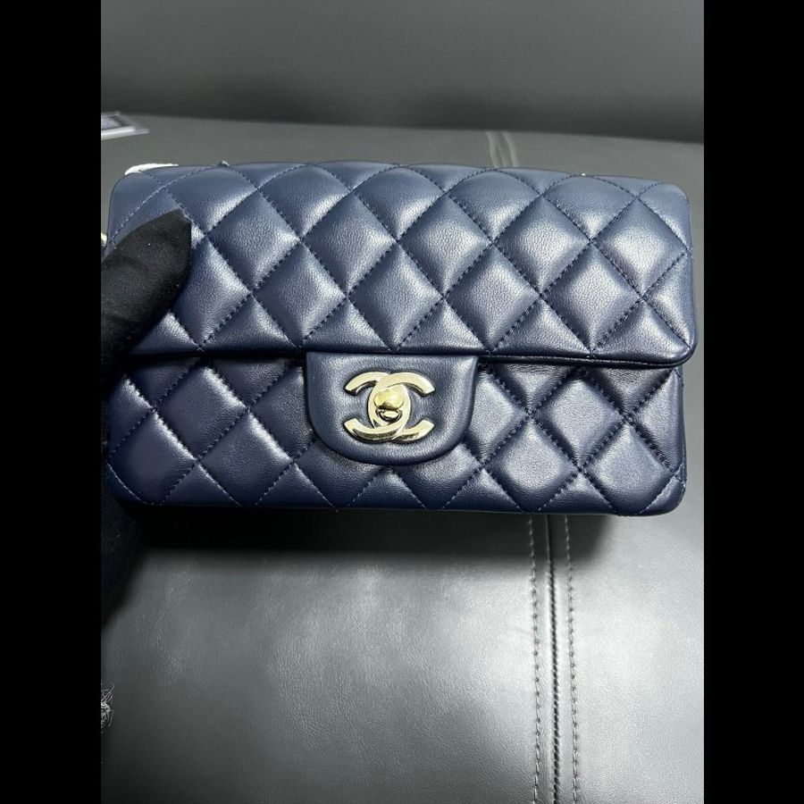 Chanel classic flap mini
深蓝色 淡金扣 CF大mini鏈條包-12