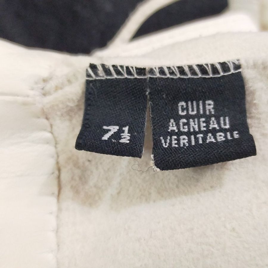CHANEL 白色真皮展場用手腕套-7