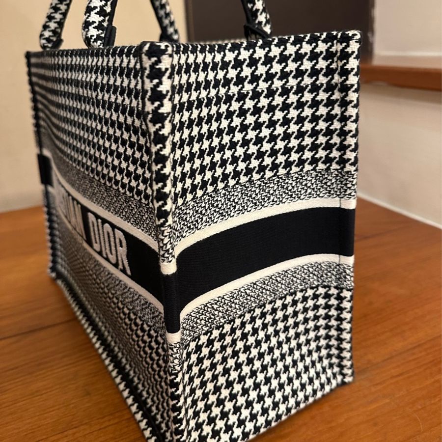 DIOR 黑白千鳥格托特包-1