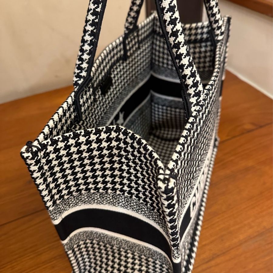 DIOR 黑白千鳥格托特包-7