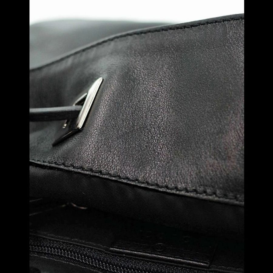 Gucci 限量版 黑色皮革抽繩鏈條水桶包-11