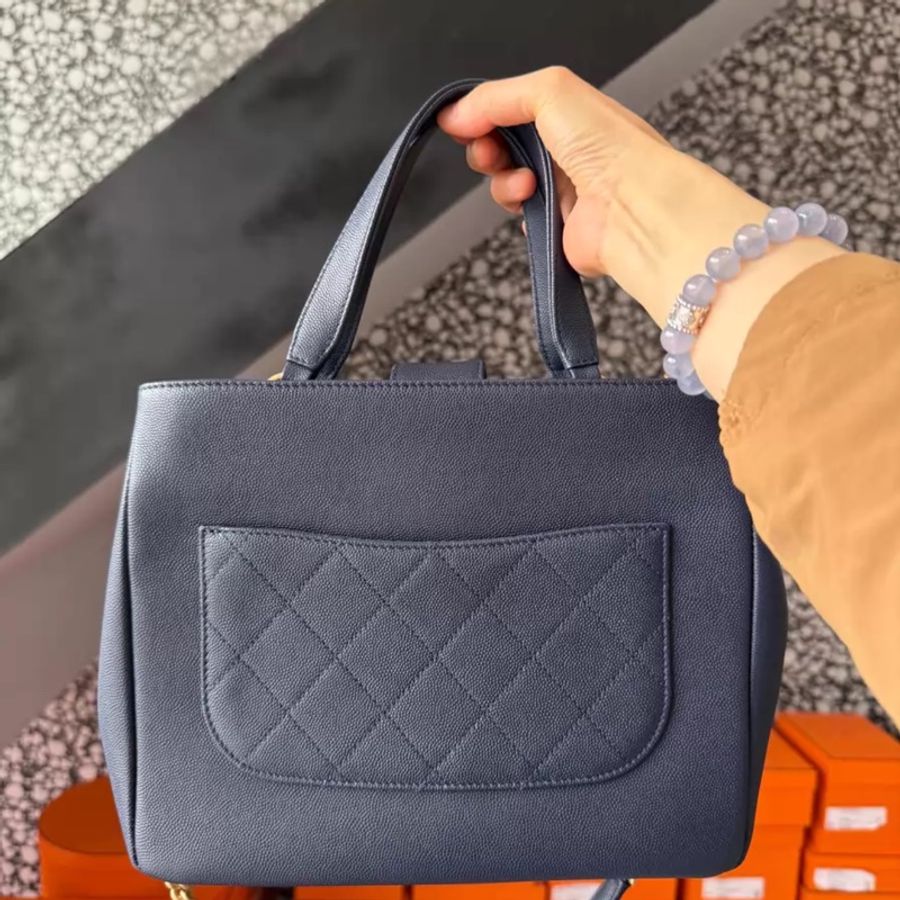 Chanel 荔枝皮小號tote26卡-1