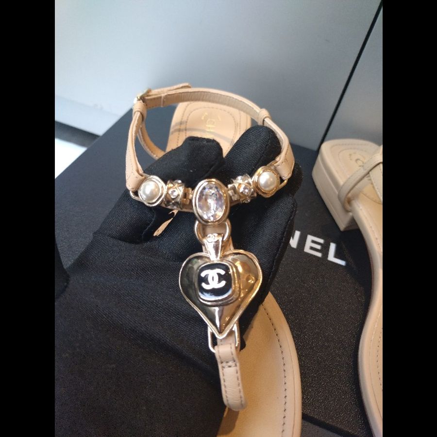 Chanel 駝皮淡金愛心水鑽夾腳涼鞋-4