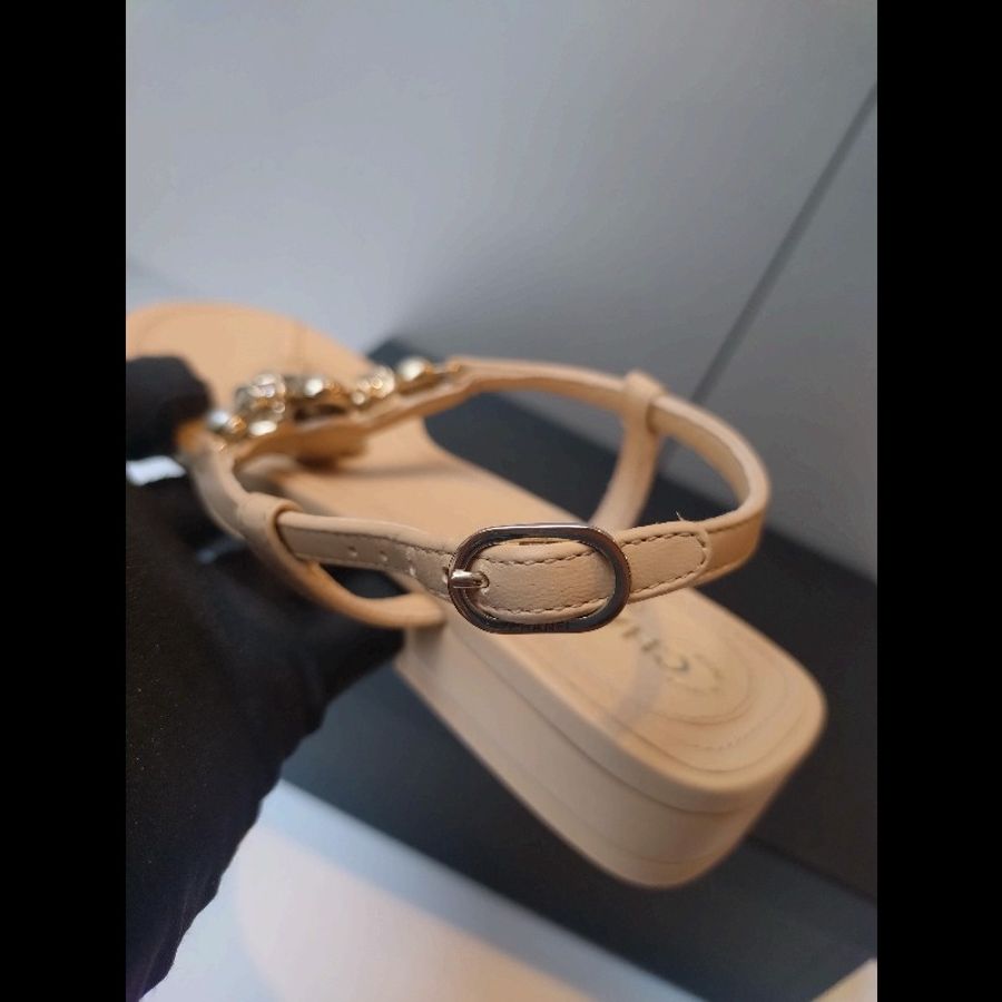 Chanel 駝皮淡金愛心水鑽夾腳涼鞋-9