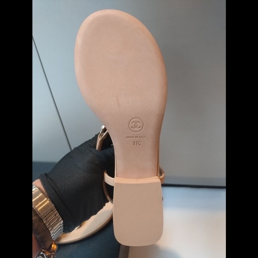 Chanel 駝皮淡金愛心水鑽夾腳涼鞋-13