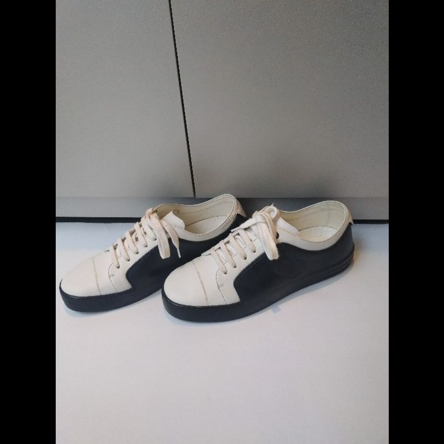 Chanel 黑白皮革綁帶休閒鞋-0