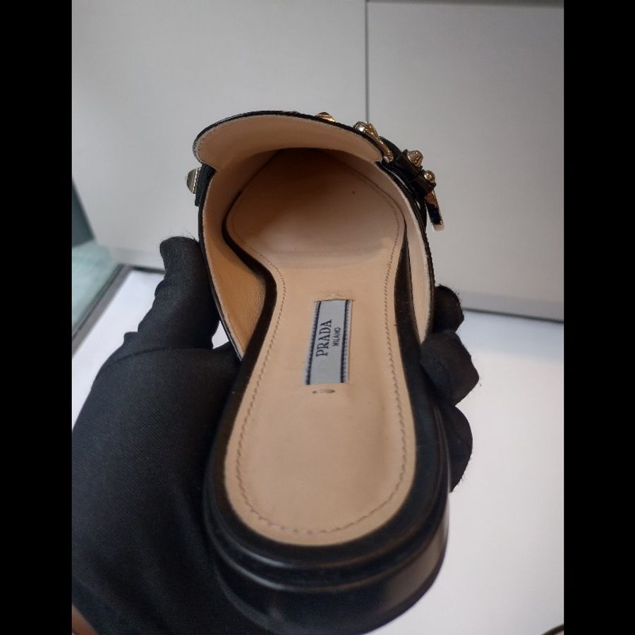 Prada 黑皮鉚釘尖頭平底鞋-9