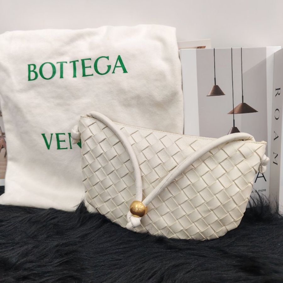 Bottega Veneta Turn系列 金球白色腋下包-1