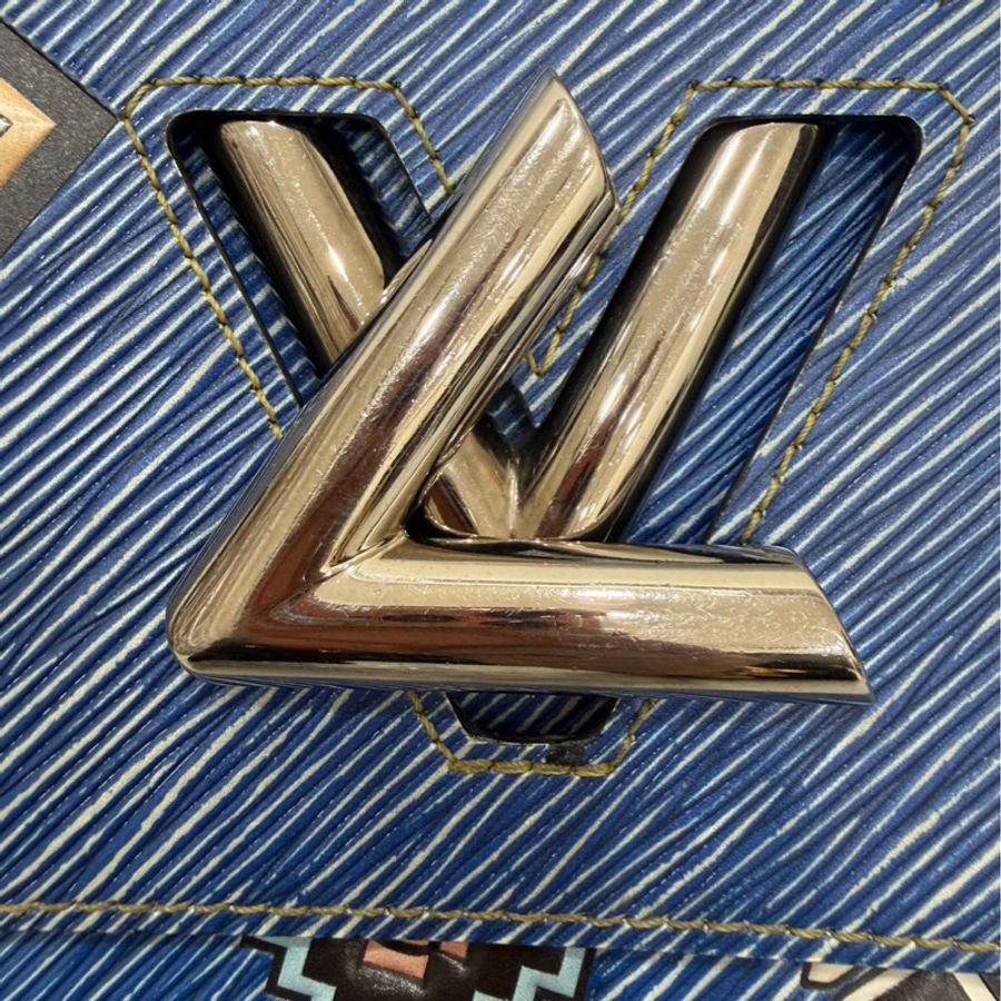 LV 路易威登 限量款藍色 epi水波紋塗鴉旋轉扣 Twist鏈條包 肩背包-18