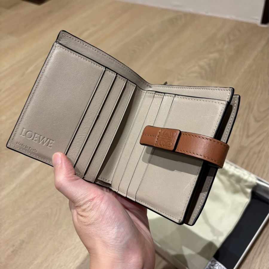 Loewe 酪梨綠八卡短/中夾-5