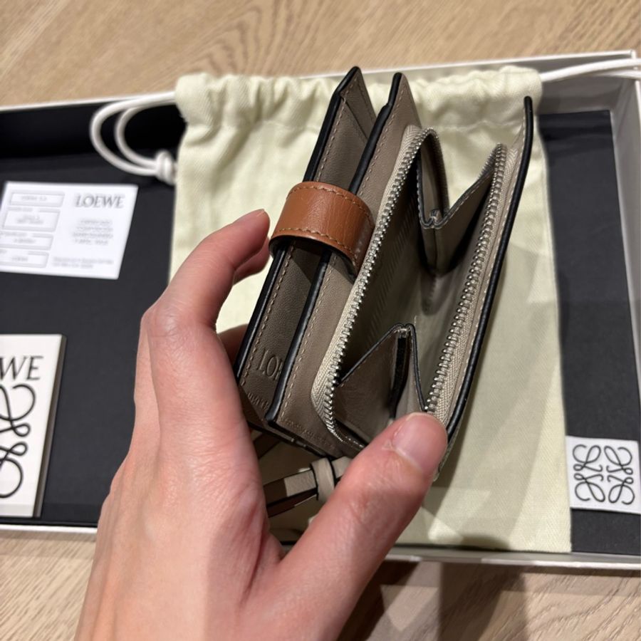 Loewe 酪梨綠八卡短/中夾-16