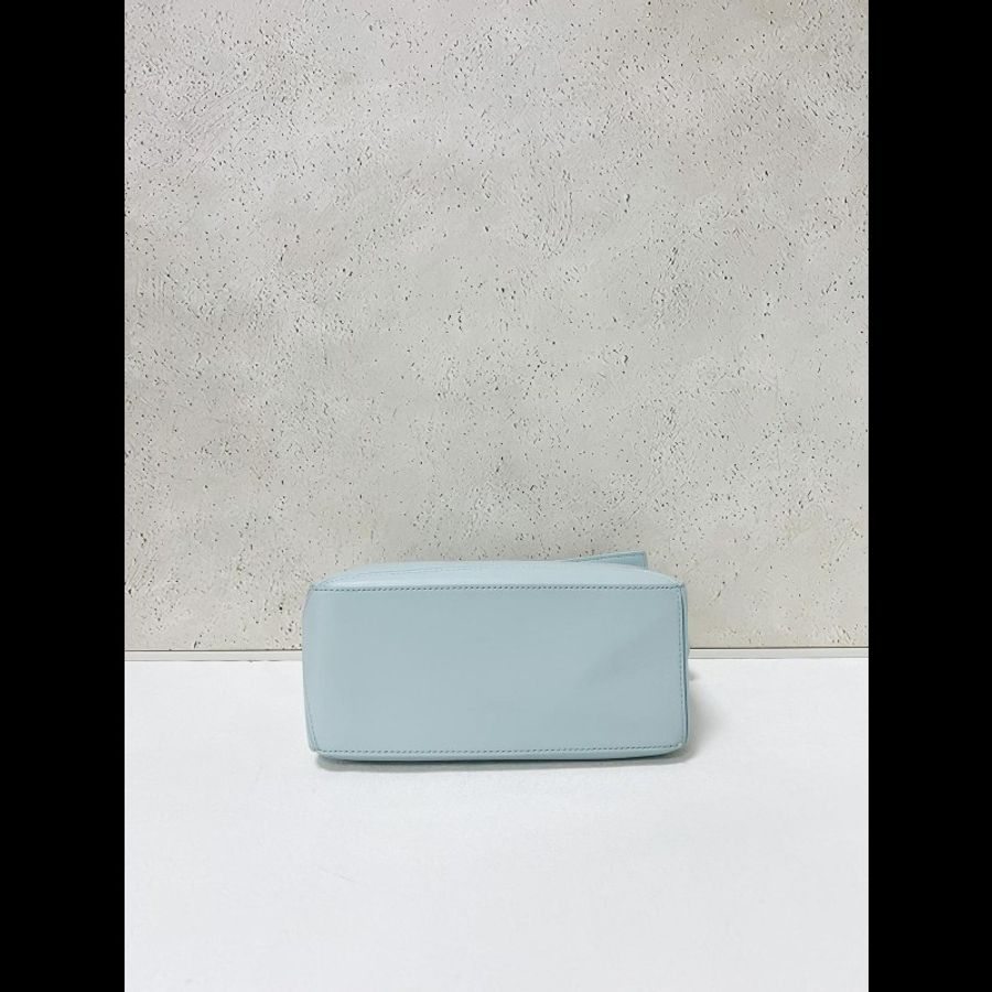 Loewe small puzzle 
冰川藍 小號 幾何包-4