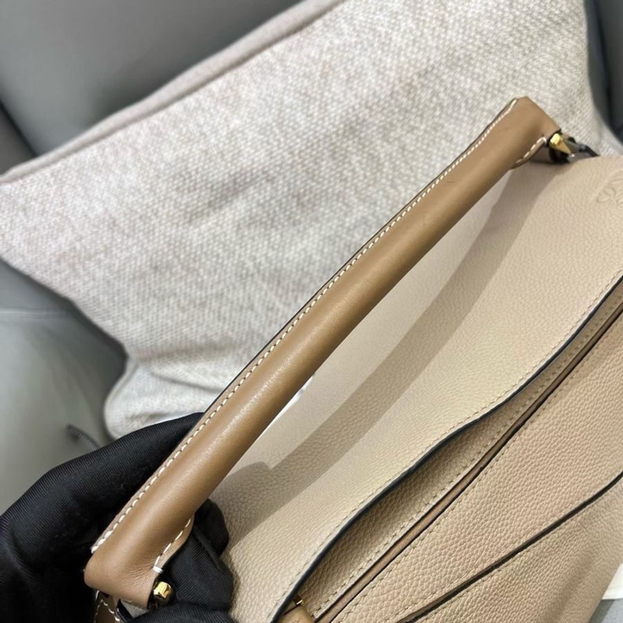 LOEWE沙色系荔枝紋全皮拼色中號 puzzle 幾何包-8