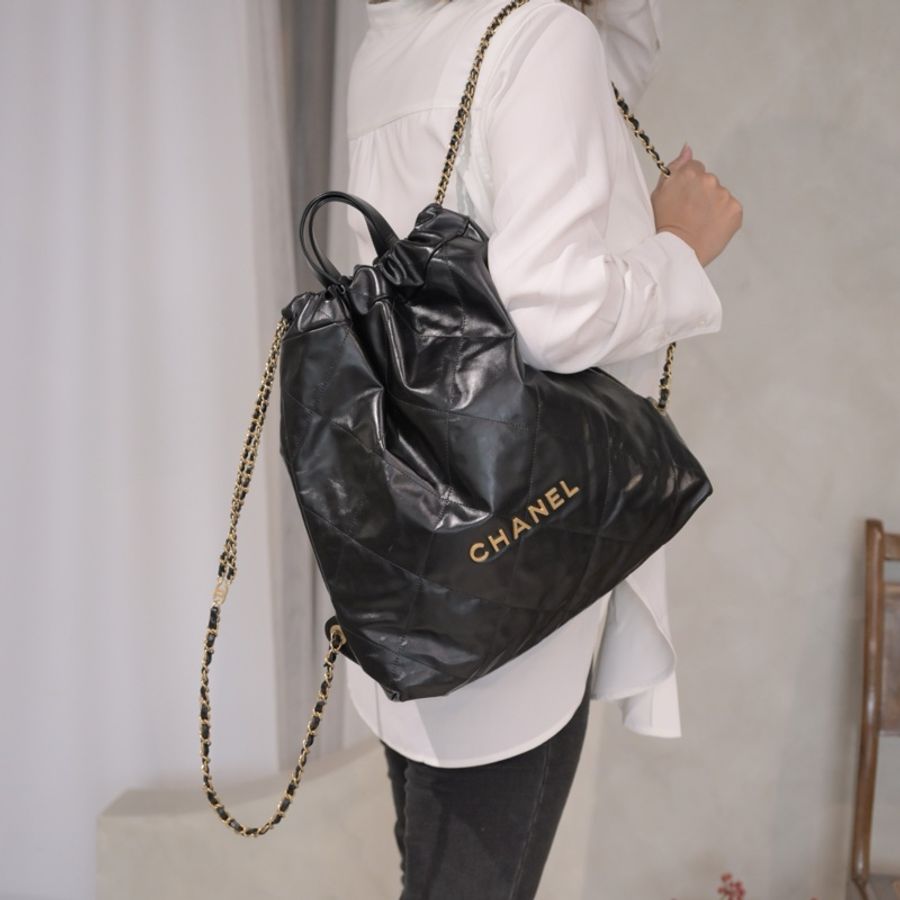 平台最低激甜價近新芯片款✨Chanel香奈兒 22 bag新款backpack 亮面小牛皮金釦抽繩雙肩後背包購物袋垃圾袋(金釦)-0